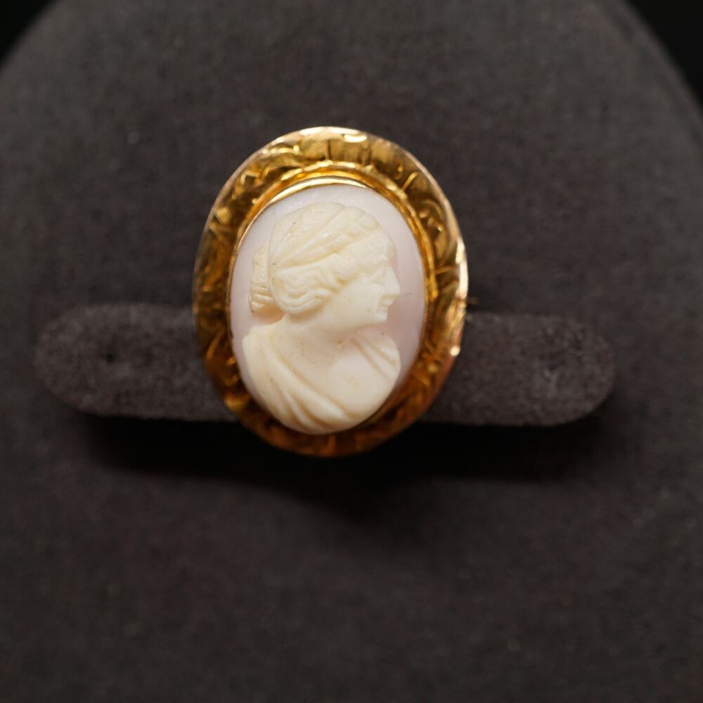 Vintage Victorian Cameo Brooch 10K Gold Oval Classical Profile Cameo Etched